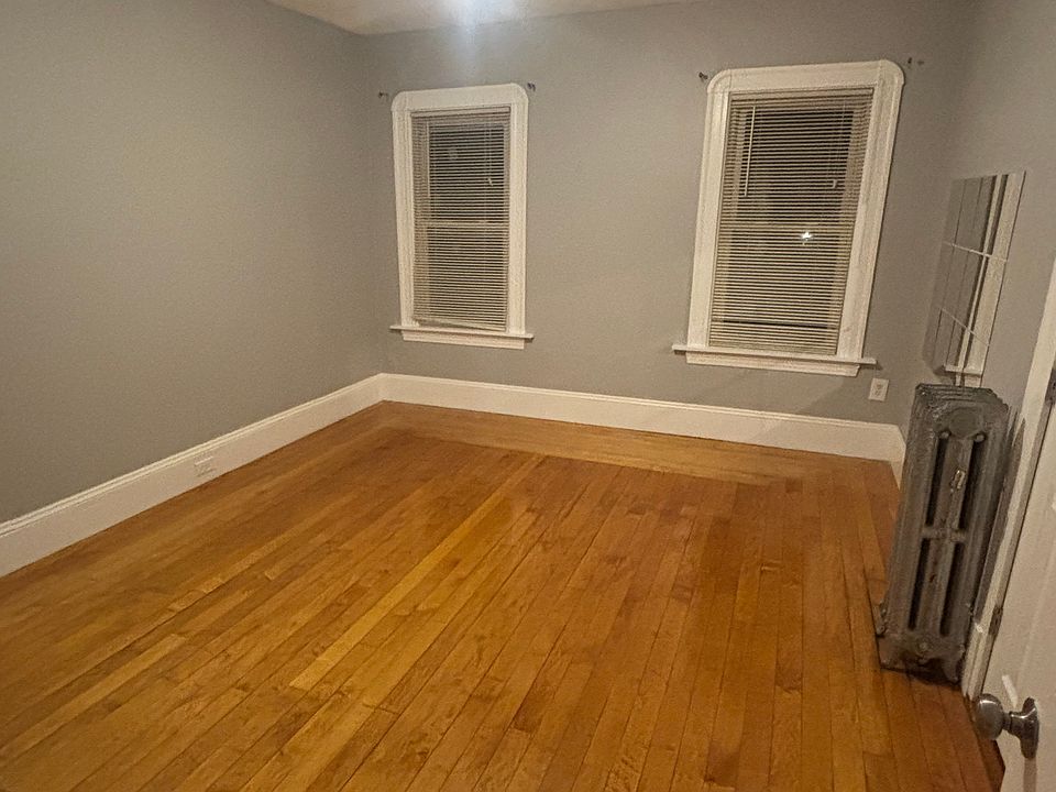 1st image of 24 Wall St #2