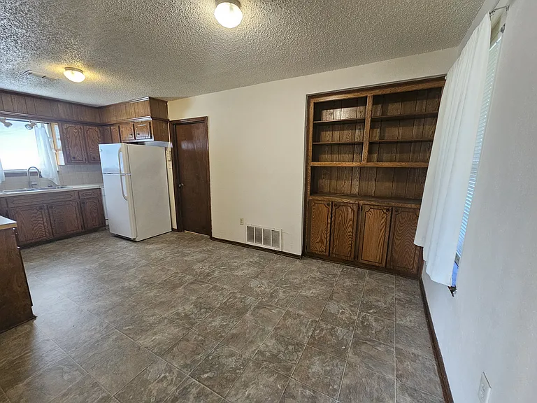 6110 SW Park Pl — Photo 5