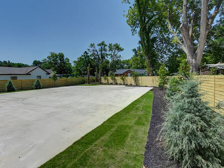 2466 Millwood Ave #A — Photo 11