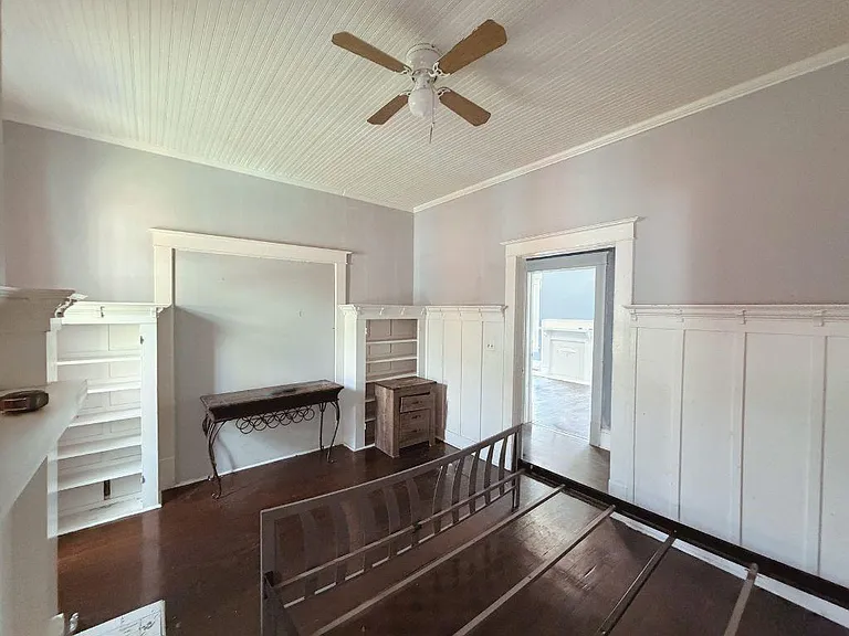 1025 Hillyer Ave — Photo 4