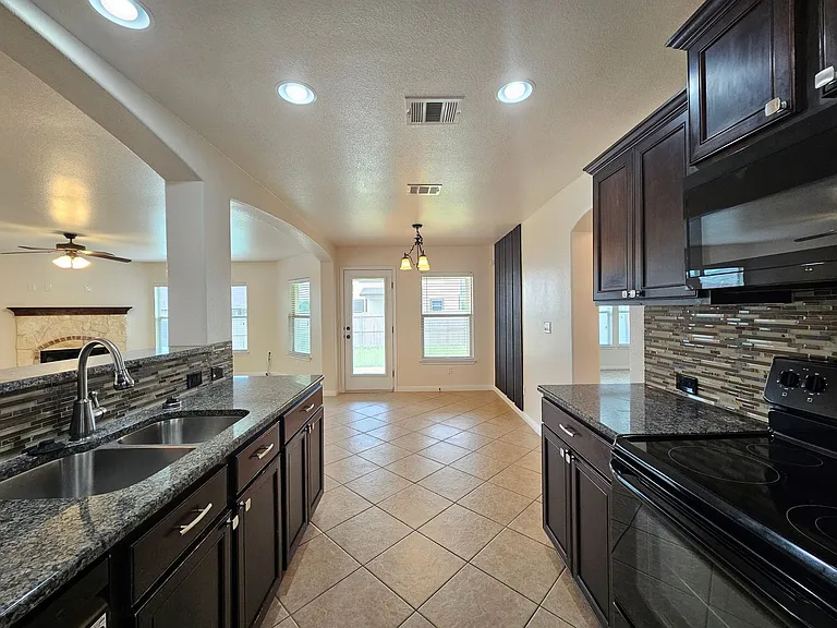 304 W Libra Dr — Photo 8