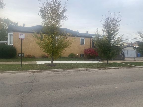 3rd image of 3250 N Ozark Ave