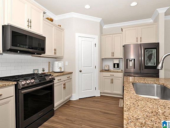 5th image of 1402 Clearwater Dr NE