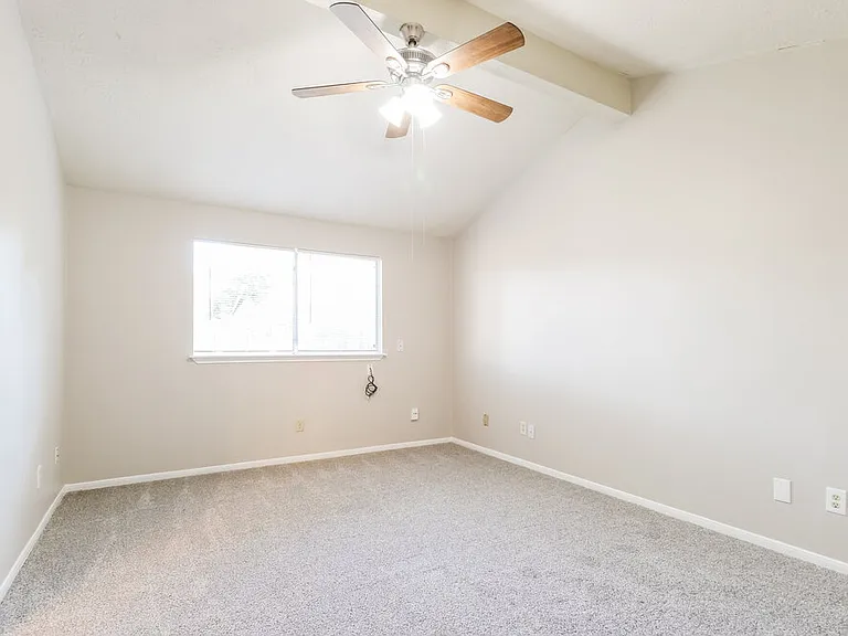 4015 Adonis Dr — Photo 9