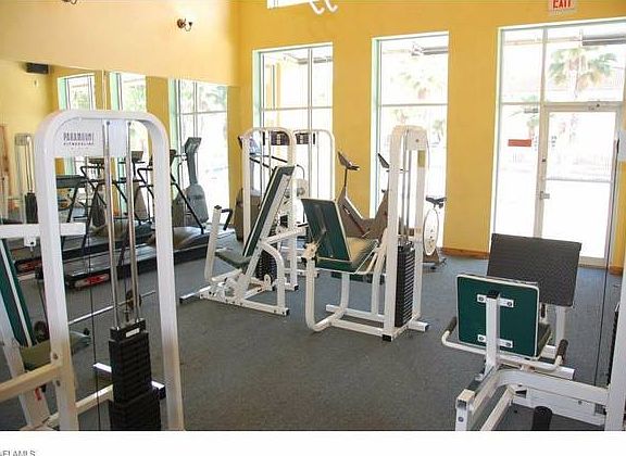 5th image of 3407 Winkler Ave #319