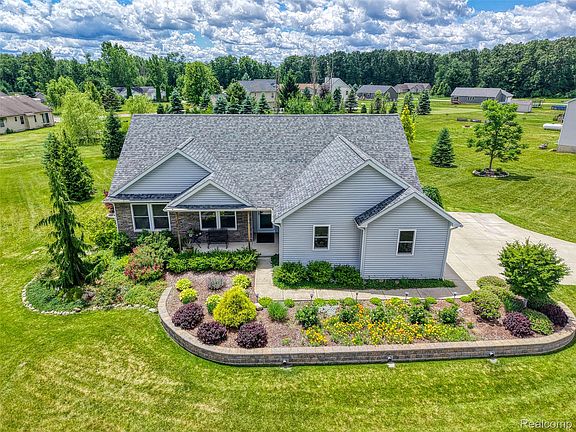 2nd image of 7701 Hidden Circle Dr