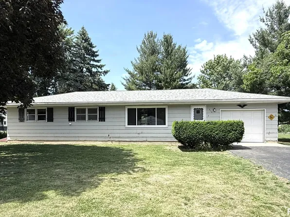 219 E Willard St, Wataga, IL 61488