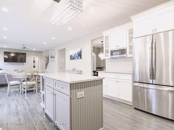 3rd image of 3204 Trillium Dr