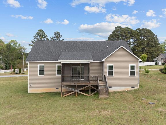 5th image of 24 Carolina Landing Dr