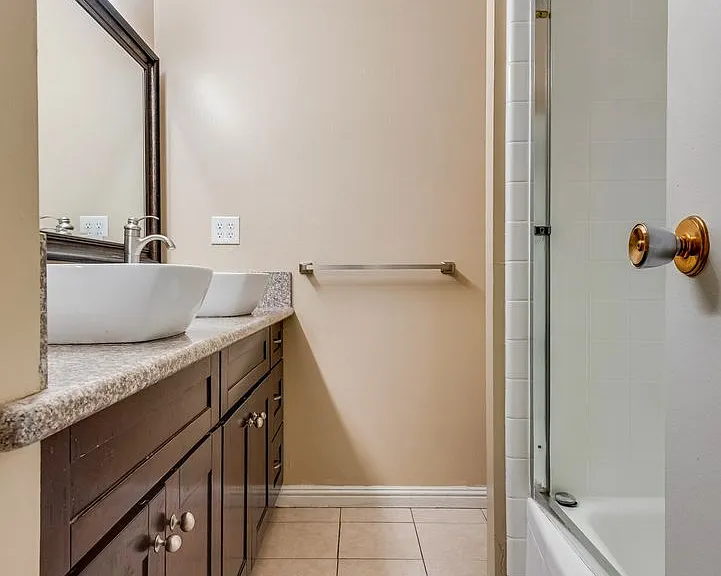 3016 El Camino Ave — Photo 14