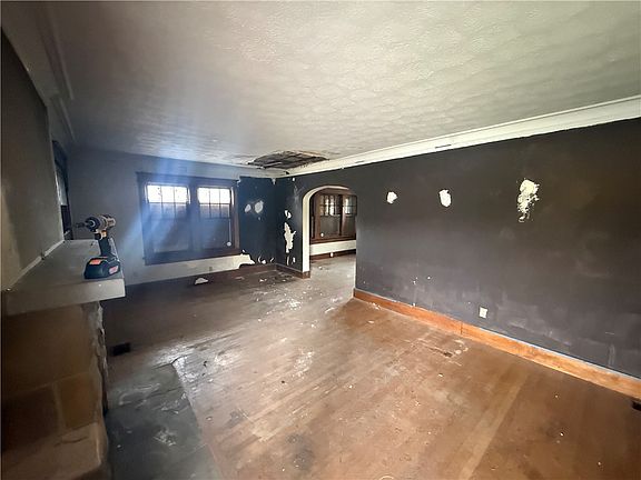3rd image of 2 E Hudson Ave