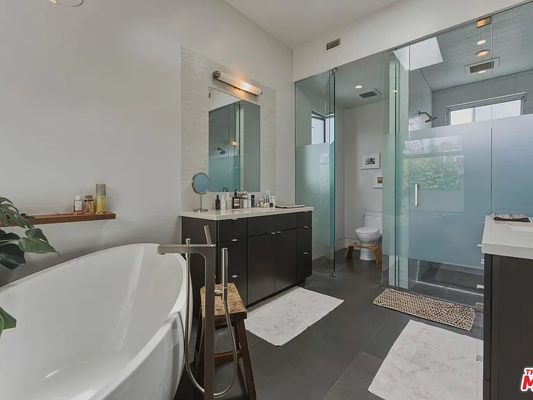 12706 Stanwood Dr — Photo 17