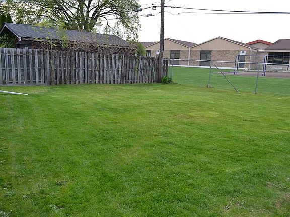 4th image of 22037 Tanglewood St