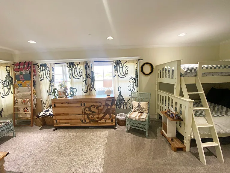 221 Ocean Dr — Photo 17