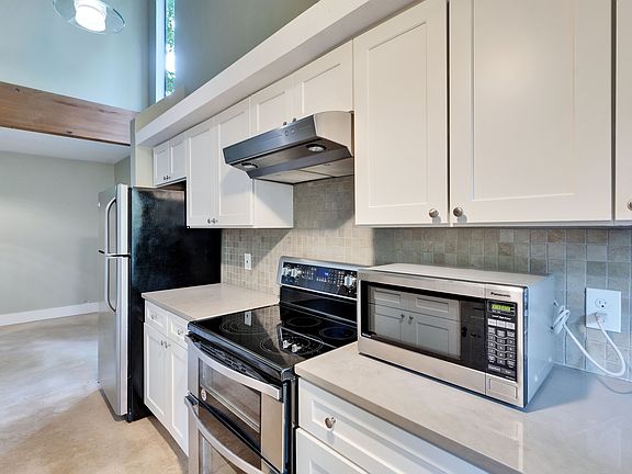 4th image of 1603 Summer Creek Ct #A
