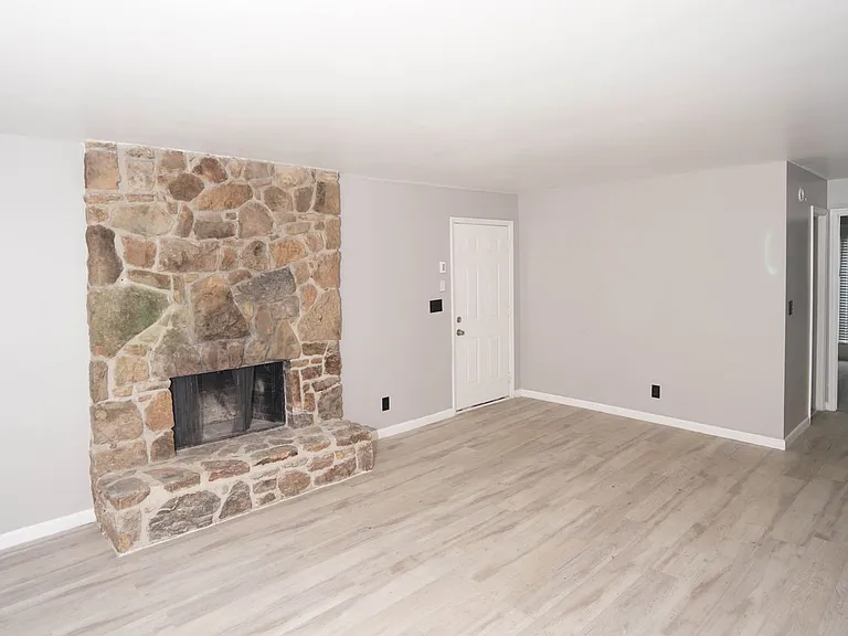 9018 Mahogany Row SE — Photo 3