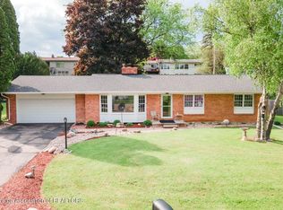 4507 Grandwoods Dr, Lansing, MI 48917