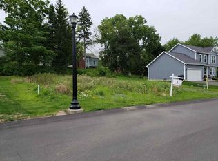 4 Autumn Ln, Troy, NY 12182