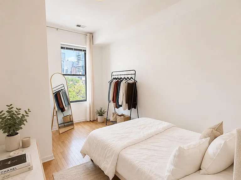 946 N Orleans St #303 — Photo 5