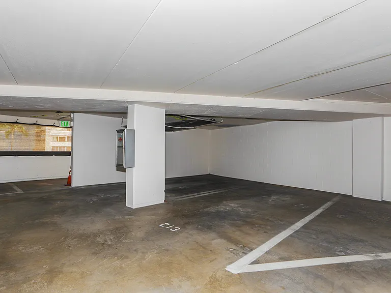 1910 Ala Moana Blvd #21B — Photo 38