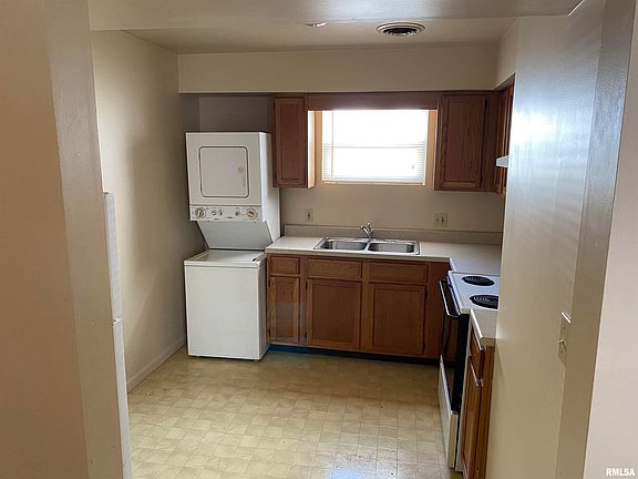 3rd image of 500 S Poplar St