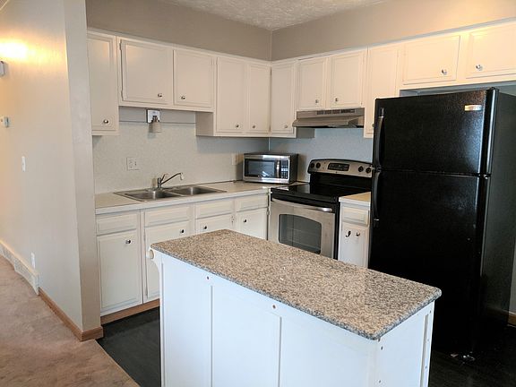 3rd image of 7704 Lillian Ave