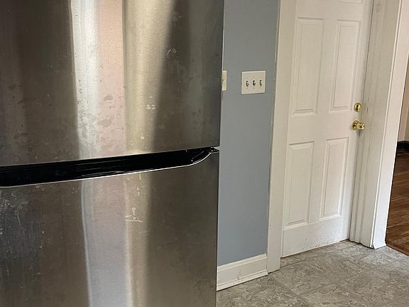 3rd image of 1647 Grace Ave