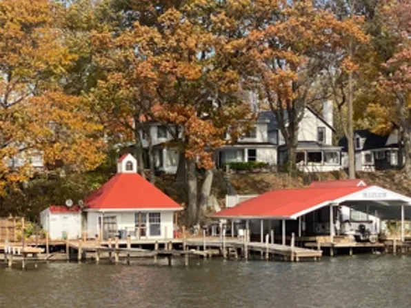 22 Sunset Island Rd, Wilson, NY 14172