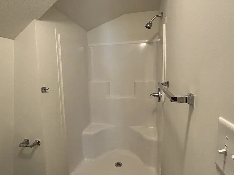 1005 Ross Ln — Photo 4