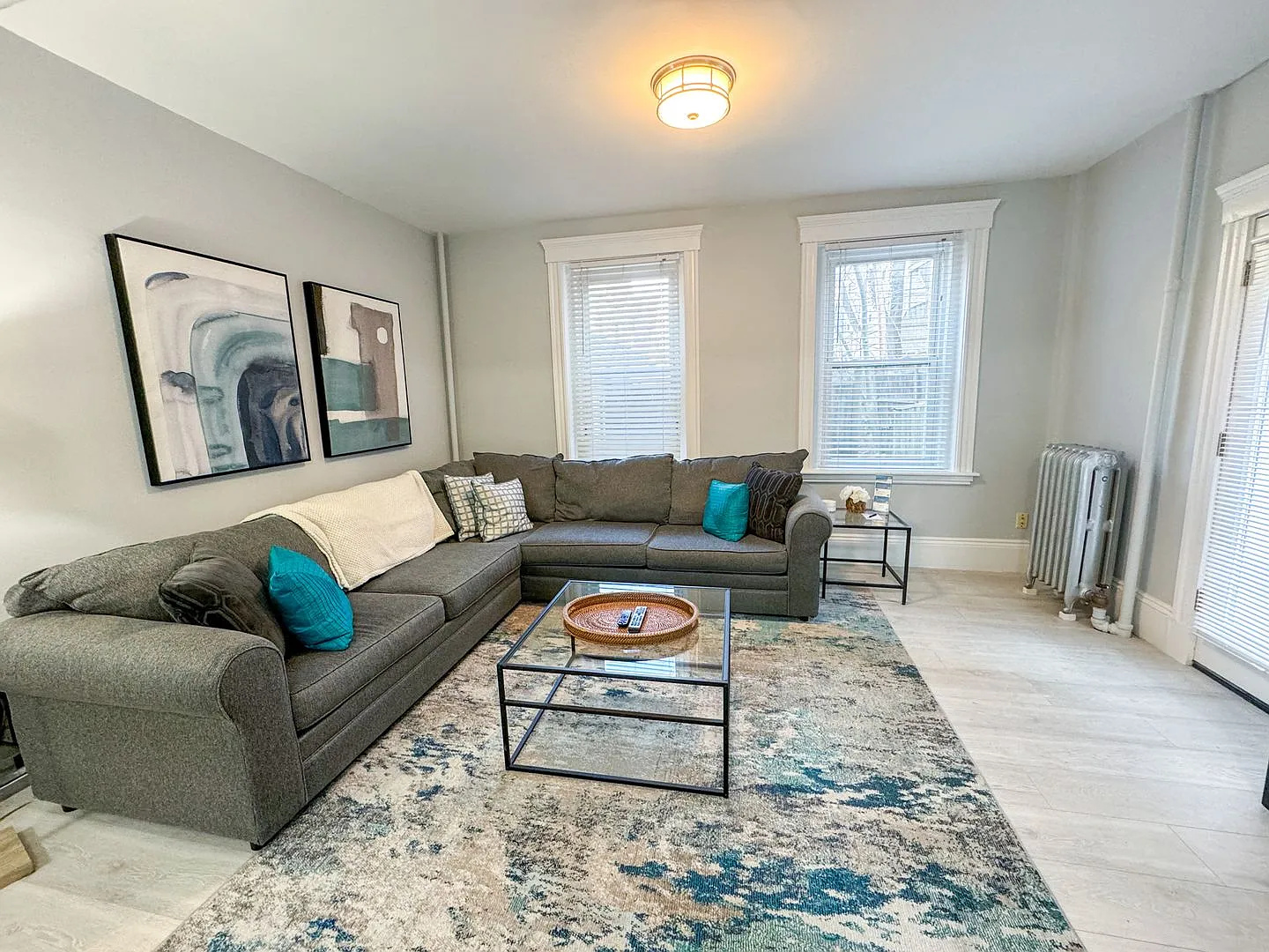 Amazing 3 Bed 2 Baths In Brookline.... May Move In — Photo 3