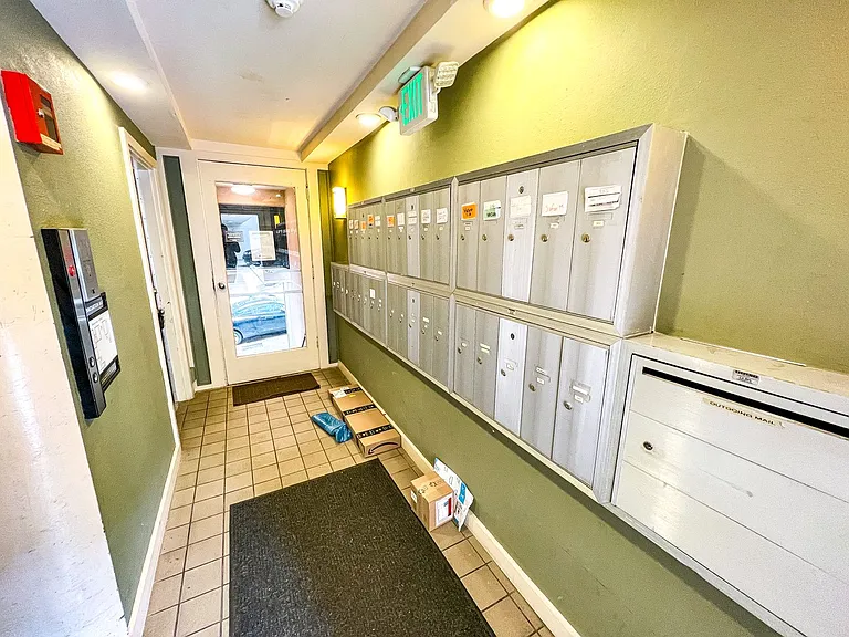 Mercer Vista Apartments — Photo 15