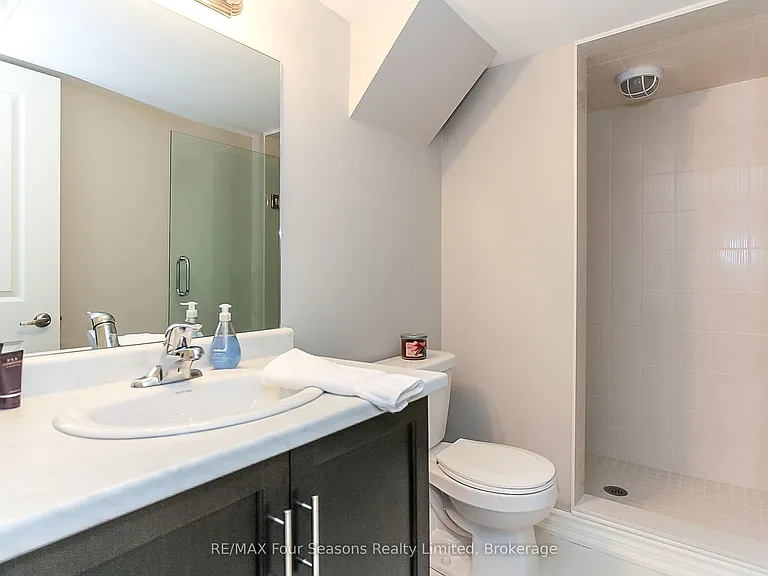 12 Robbie Way — Photo 40