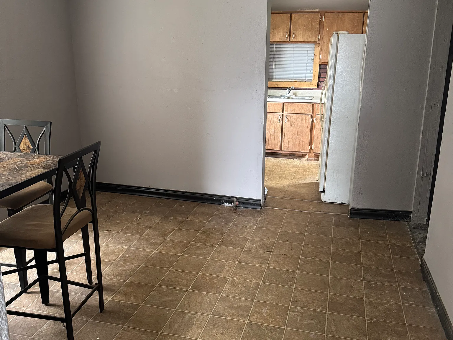 2 bed, 1300 sqft, $1,100 — Photo 4
