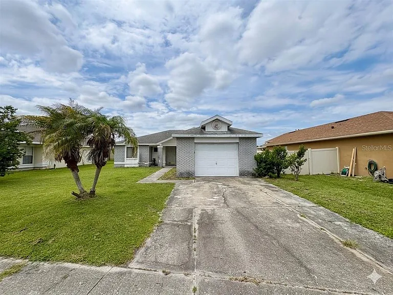 1015 Ocala Woods Ln — Photo 1