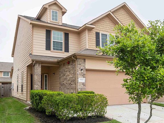 3rd image of 3918 Lexington Manor Ct