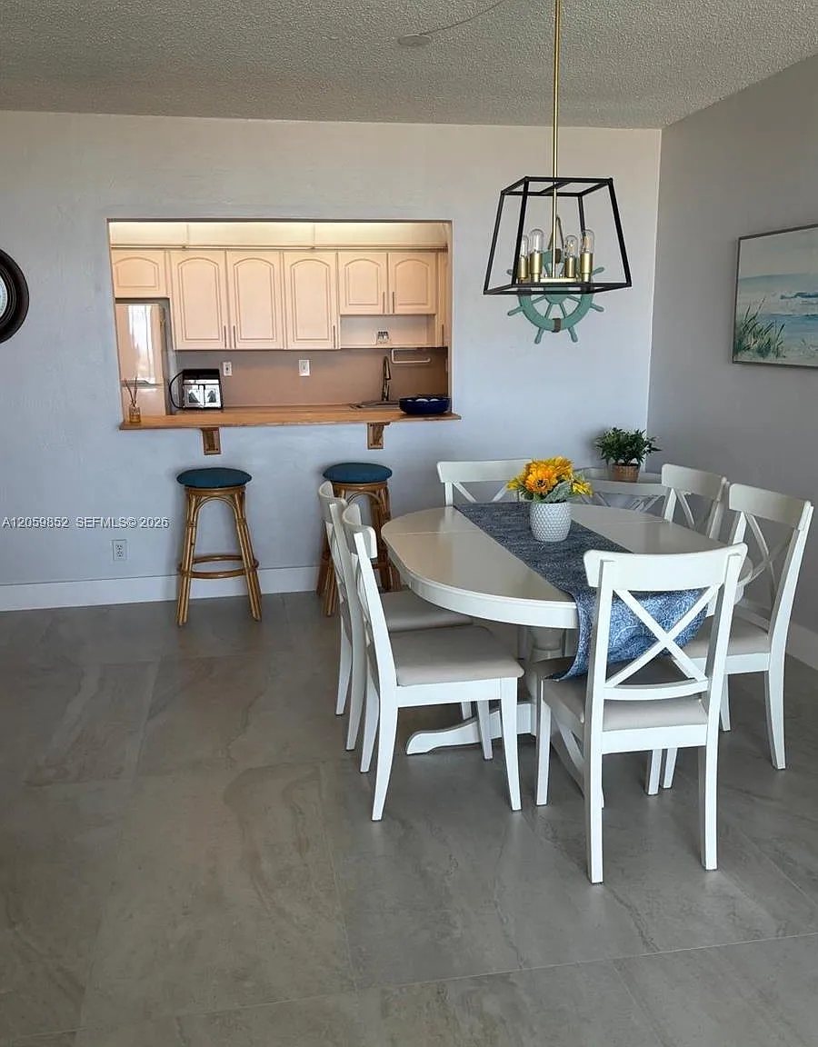 2 bed, 1549 sqft, $3,190 — Photo 3