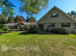 100 Mount Misery Rd, Huntington, NY 11743