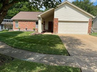 12289 Autumn Hill Ct, Maryland Heights, MO 63043