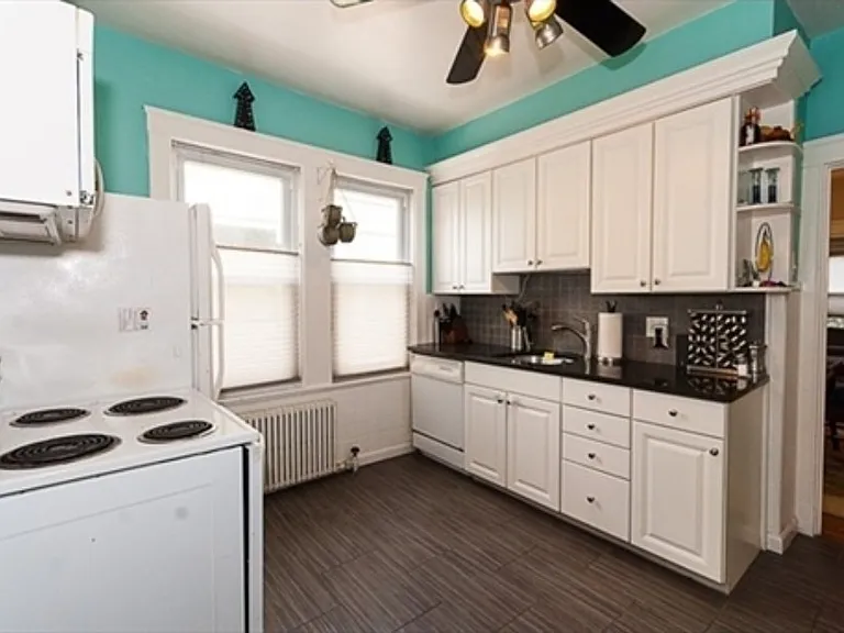112 W Wyoming Ave #1 — Photo 2