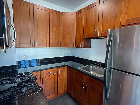 3rd image of 1575 Broadway APT 14