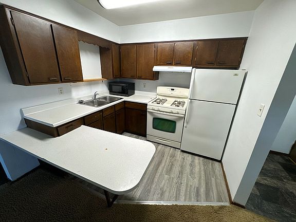 4th image of 110 N Douglas St #3