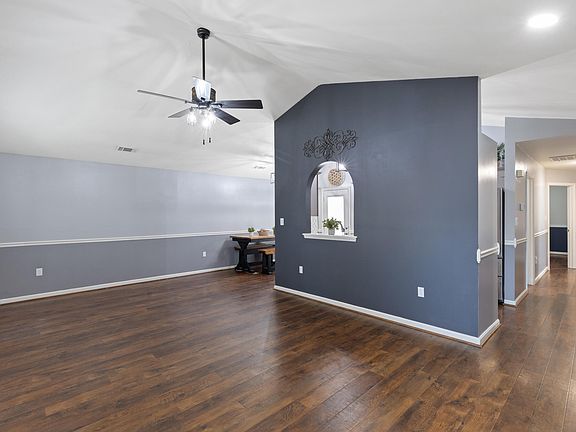 4th image of 317 Sandstone Dr