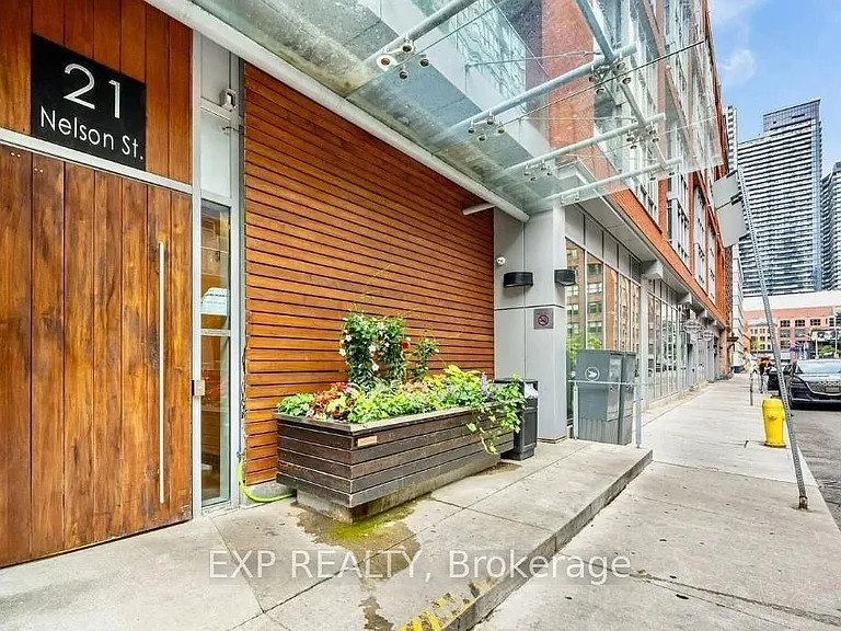 21 Nelson St #823 — Photo 3
