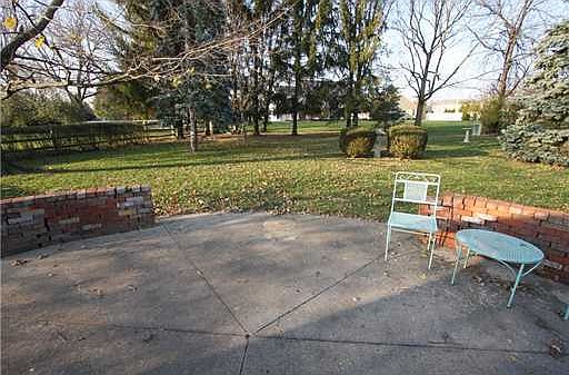 4th image of 1714 E Parkway Dr