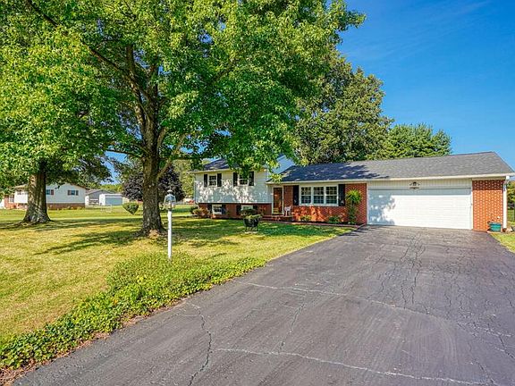 4th image of 159 Emerald Ln