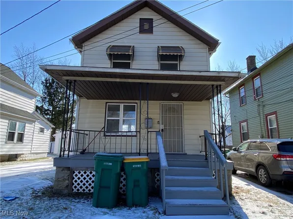 5161 Greenhurst Dr, Maple Heights, OH 44137