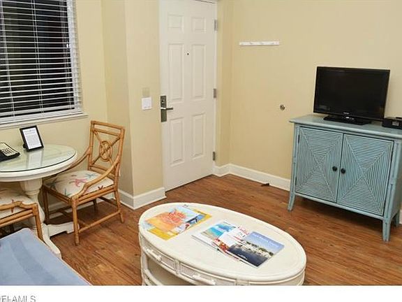 3rd image of 450 Old San Carlos Blvd #317