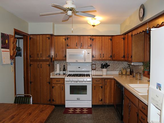 3rd image of 210 W 14th Ave