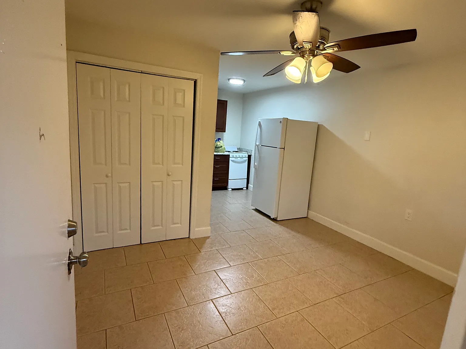 Studio, 320 sqft, $900 — Photo 2