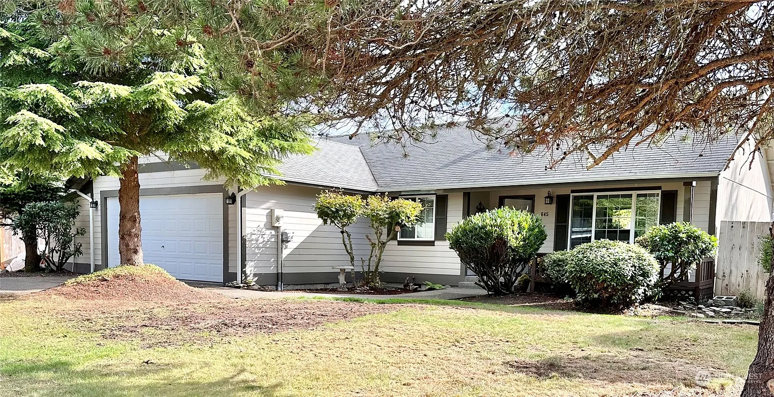 645 Wicks Lane E photo 1